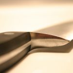 Czy warto zaopatrzyć się w noże ceramiczne? Czym różnią się od noży tradycyjnych? Jakie są zalety i wady ich stosowania?